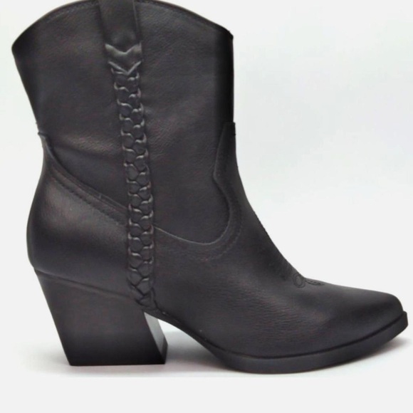 Dolce Vita Black Heeled Boots with Braided Detail - Picture 1 of 8